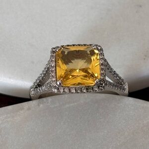 Elegant Silver Ring with Yellow Gemstone